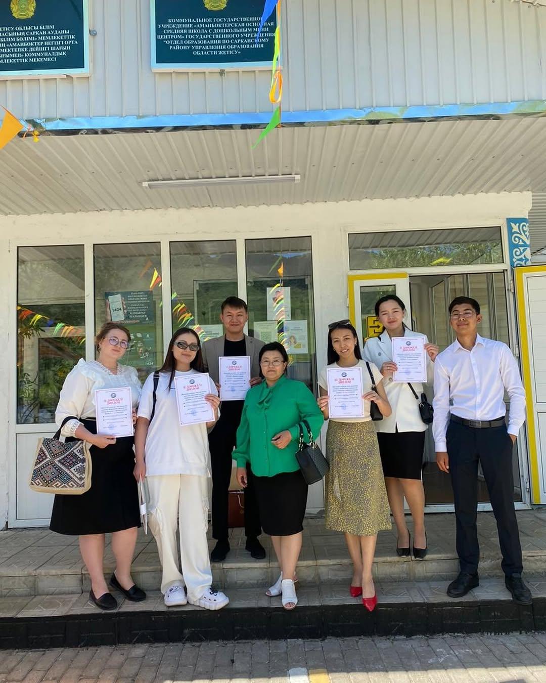 🗓 2025 жылғы 15 мамыр күні 📍 Аманбектер негізгі мектебінің білім беру базасында жас ұстаздардың шығармашылық әлеуетін арттыру, педагог мәртебесін көтеру мақсатында «Жалынды жастар» жас мамандар слетінің аудандық кезеңі табысты өтті!