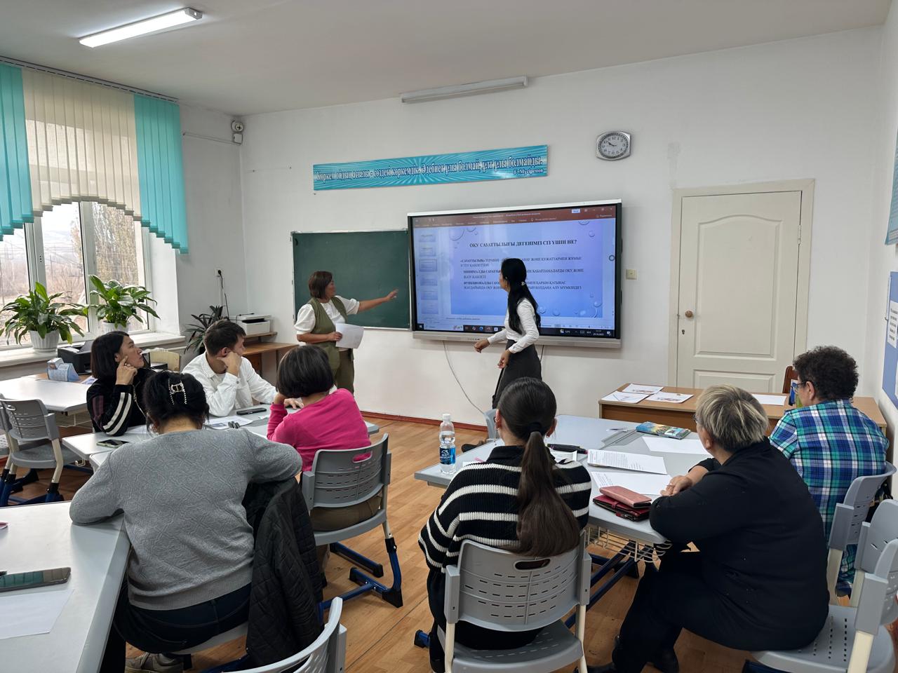 Бүгін мектебімізде қазақ тілі мен әдебиеті пәні мұғалімдері А.Абдыкалыкова мен А.Камбылованың ұйымдастыруымен “Функционалдық сауаттылықты арттыру барысындағы мәтінмен жұмыстың тиімділігі” тақырыбында семинар өткізілді.