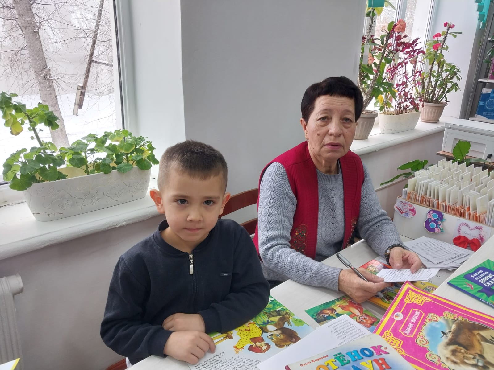 1-сынып оқушыларының мектеп кітапханасына келуі